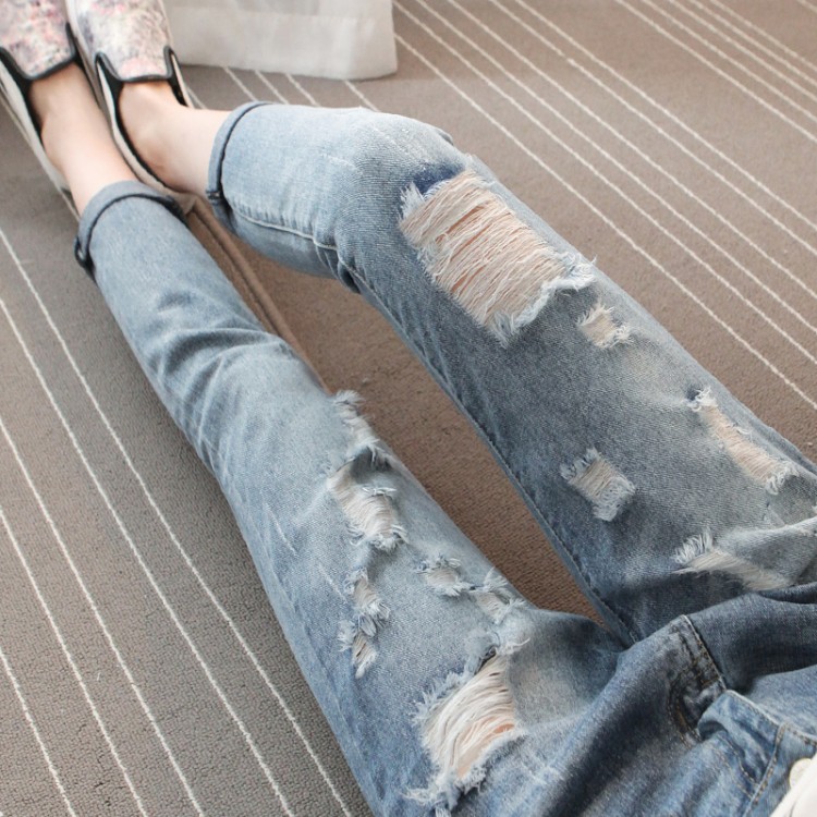 Дырки на джинсах на коленках